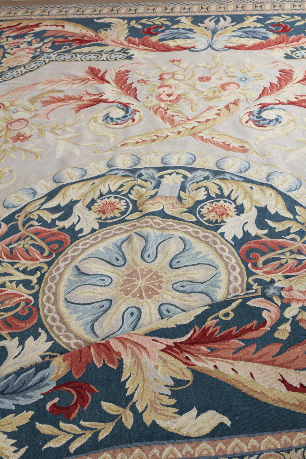 Diseño de lujo y alfombras de alta gama hechas a medida • Desmirail